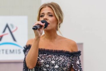 Anne Wilson Sings National Anthem at NASA Rocket Launch •