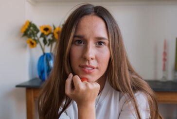 Elle Limebear Signs with Decca Records as First Contemporary Christian Artist -- NewReleaseToday